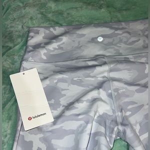 Lululemon Wunder Under 23” New white camo leggings